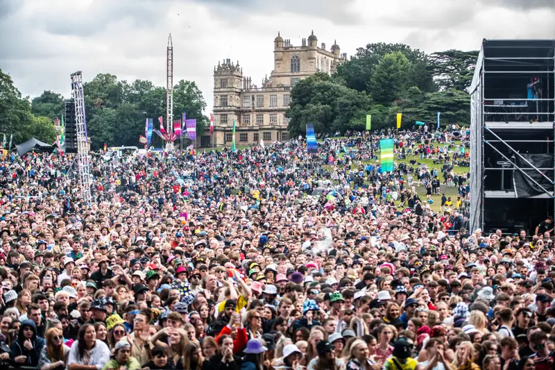 Crowds in front of Wollaton Hall at Splendour Festival